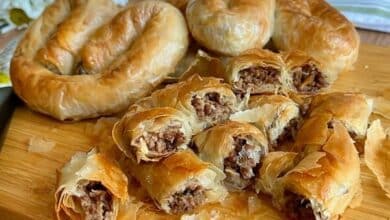 El Açması Nefis Kıymalı Börek Tarifi