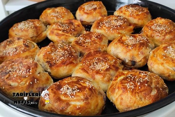 Hazır Yufka İle Yapılmış Patlıcanlı Börek (videolu)